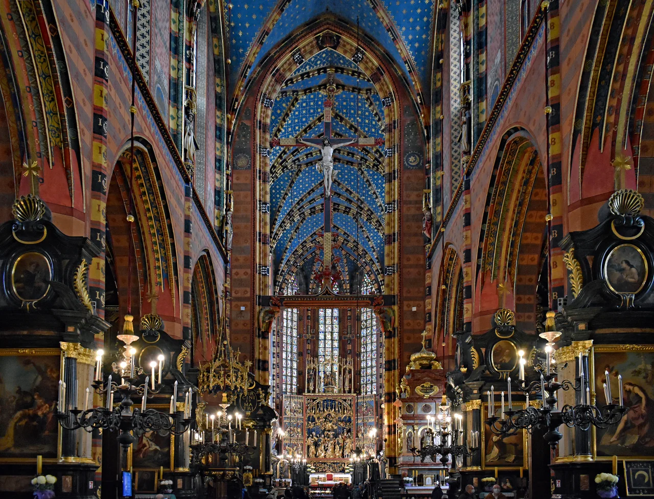Wnętrze Bazyliki Mariackiej, Kraków, fotografia autorstwa Zygmunt Put