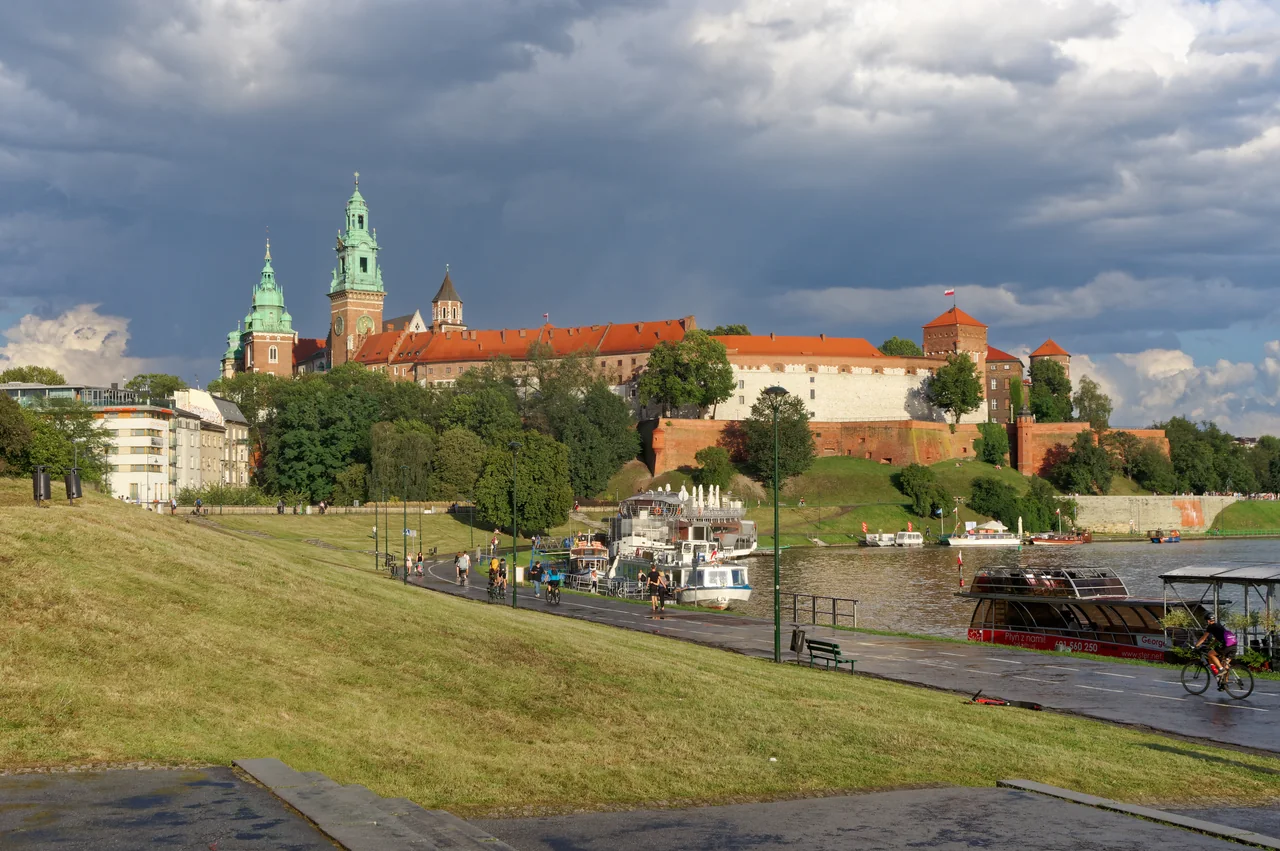 Wawel znad Wisły, Kraków, fotografia autorstwa Jakub Hałun